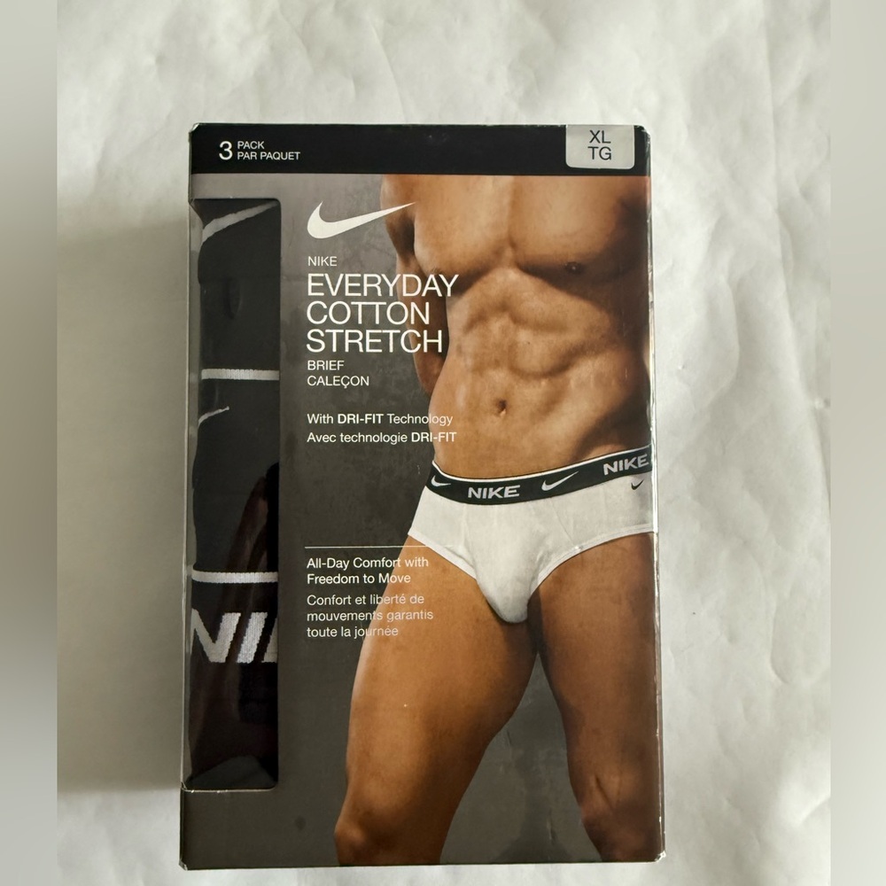 Nike Everyday Cotton Stretch Men's Briefs - Black & White (3-Pack)
